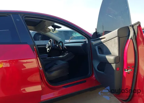 2023 Tesla Model Y Awd/Long Range Dual Motor All-Wheel Drive z USA, uszkodzony, nr VIN 7SAYGDEE1PF668687